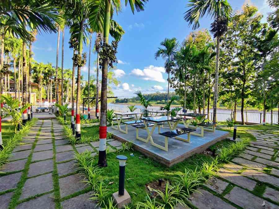 river edge Homestay